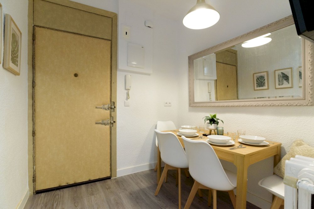 Charming double room in Ayala Street