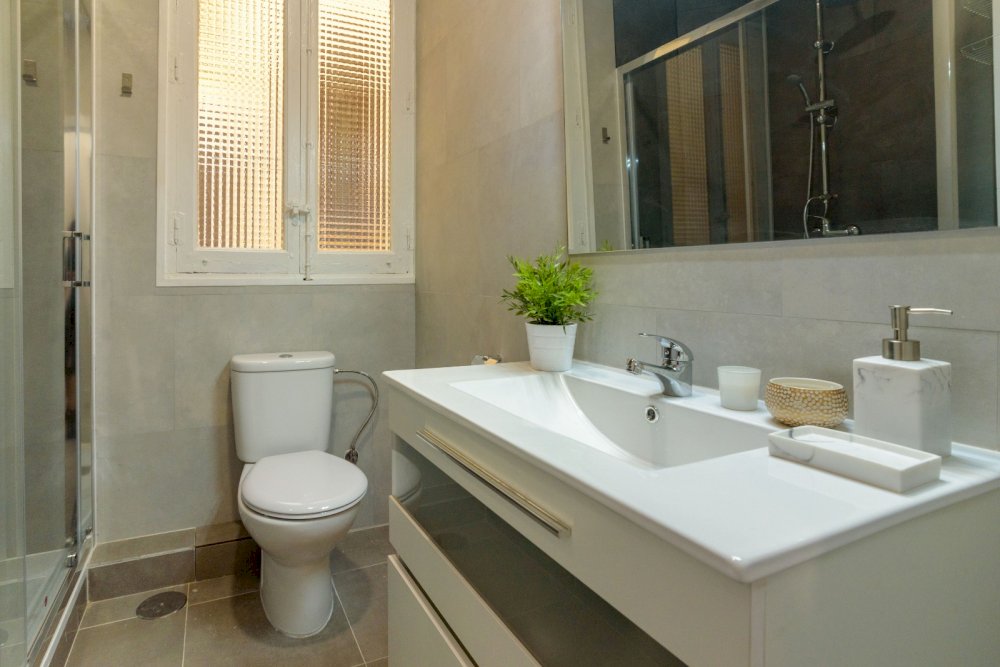 Charming double room in Ayala Street