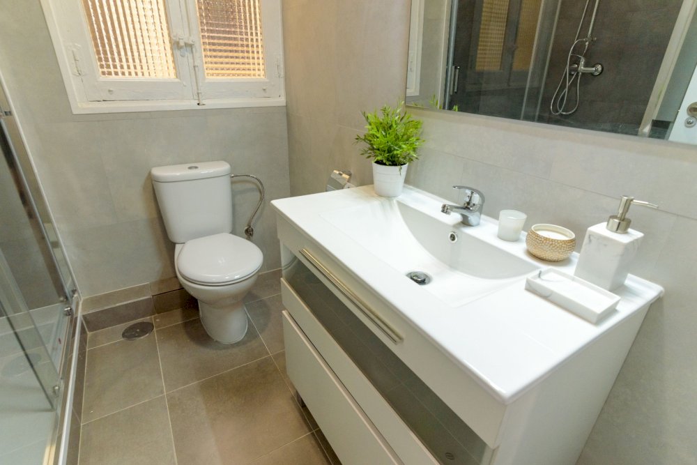 Charming double room in Ayala Street
