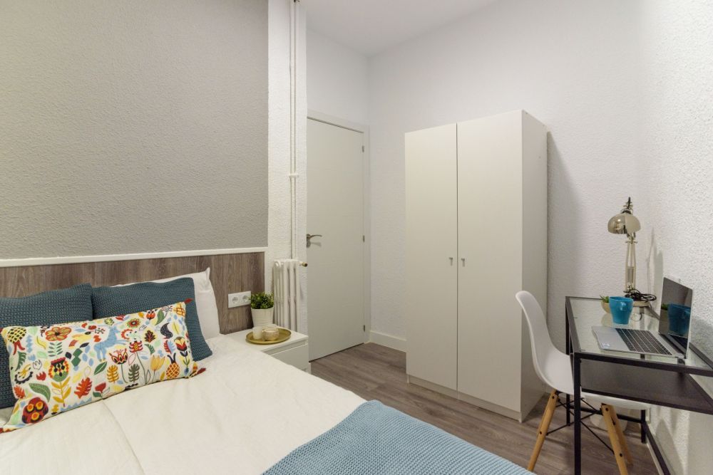 Charming double room in Ayala Street