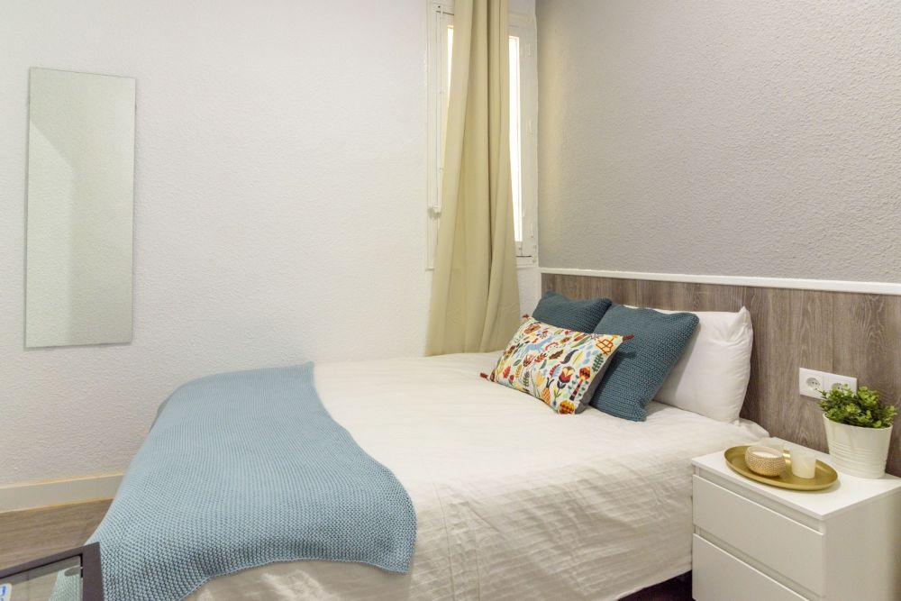 Charming double room in Ayala Street