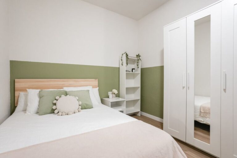 Spacious room at Chamberi