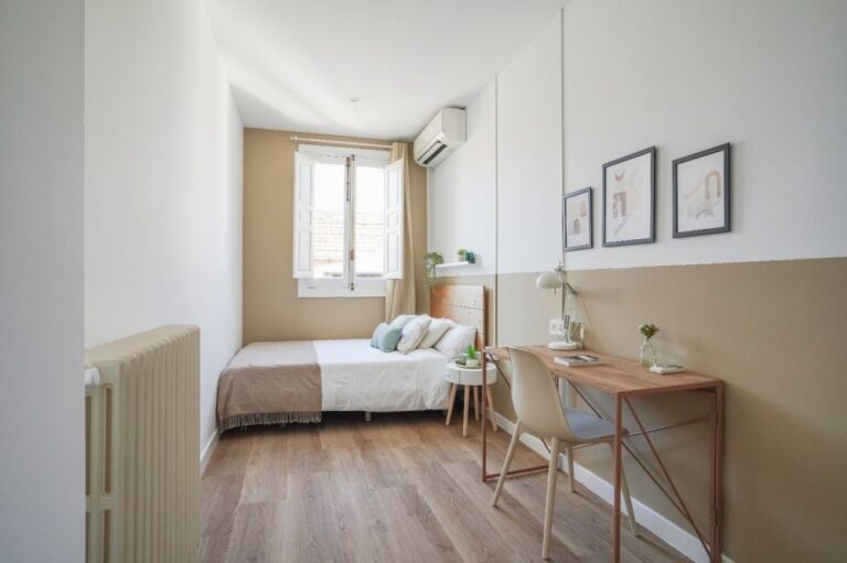 Cozy room in Alberto Aguilera street