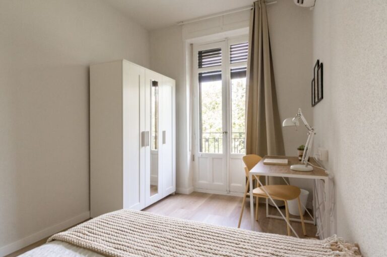 Perfect spacious room in Chamberí