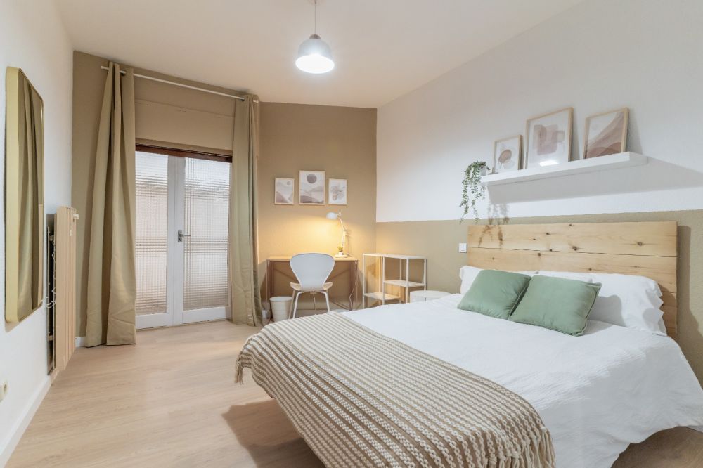 Cozy and wide room in Goya