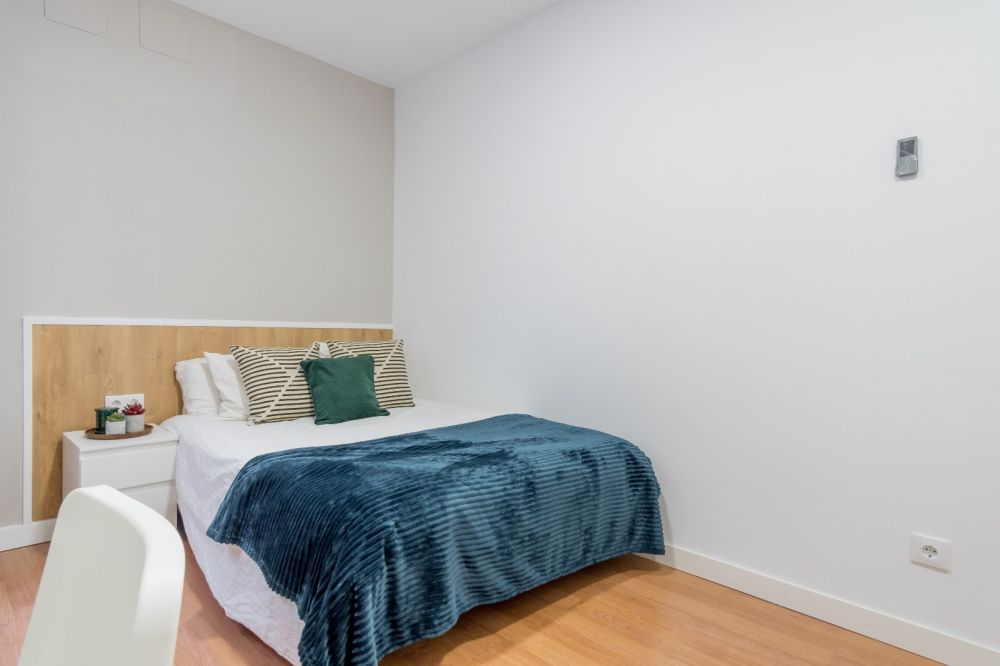 Large&nbsp;room in Alejandro González, Madrid