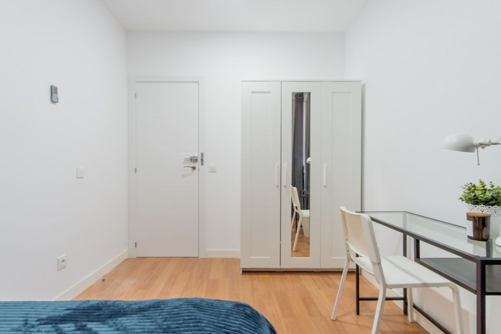 Large&nbsp;room in Alejandro González, Madrid