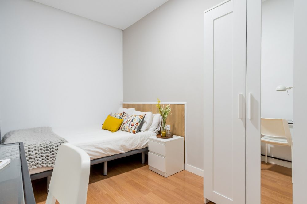Beautiful modern room in Alejandro González, Madrid