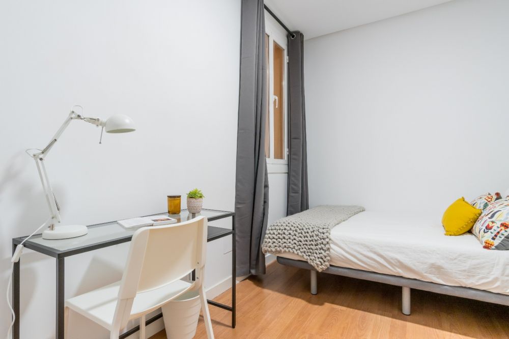 Beautiful modern room in Alejandro González, Madrid