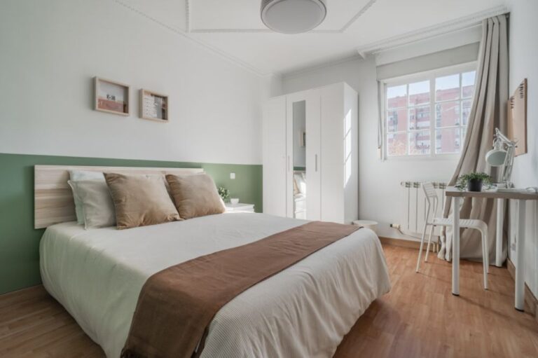 Cozy room in Vallecas