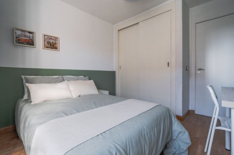 Beautiful room in Vallecas