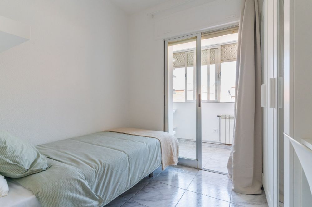 Bright room in Avenida San Luis