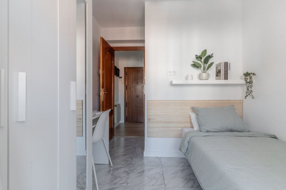 Bright room in Avenida San Luis