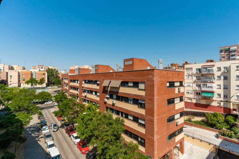 Bright room in Avenida San Luis