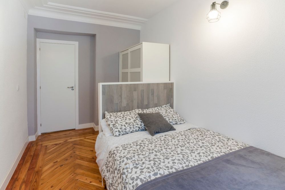 Room with balcony in Chueca