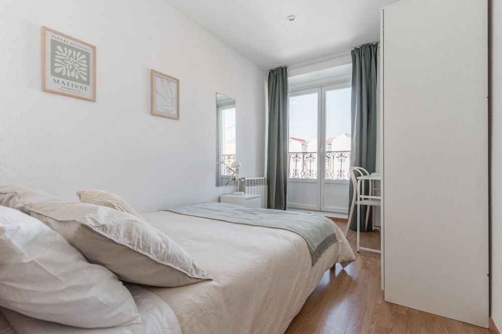 Bright double room in central Madrid