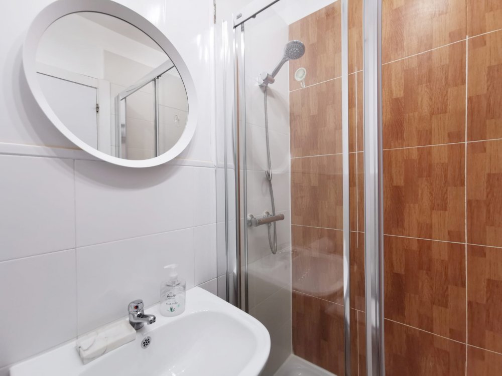 Spacious room in Bailén