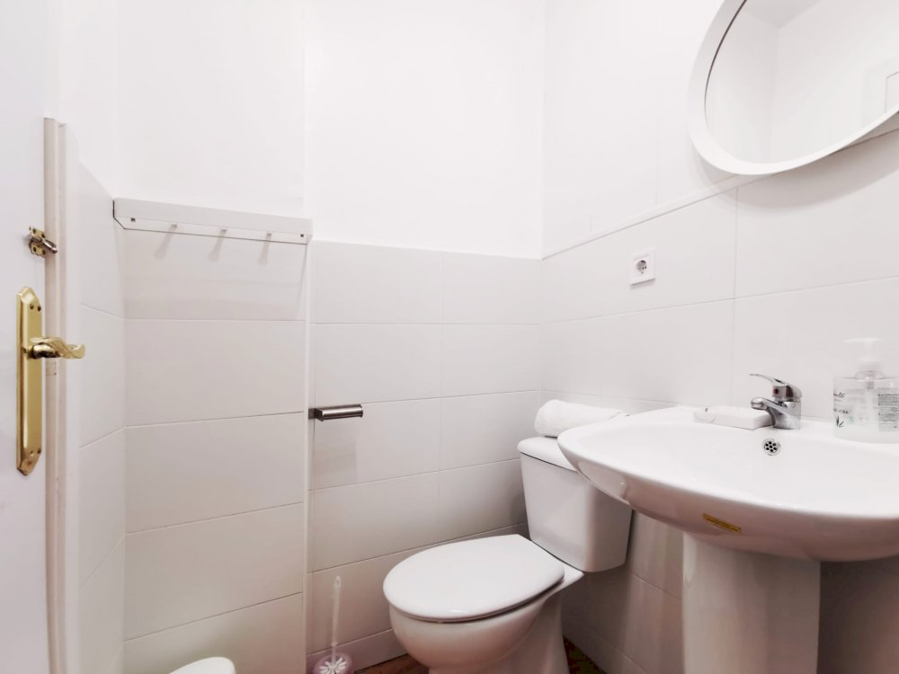 Spacious room in Bailén