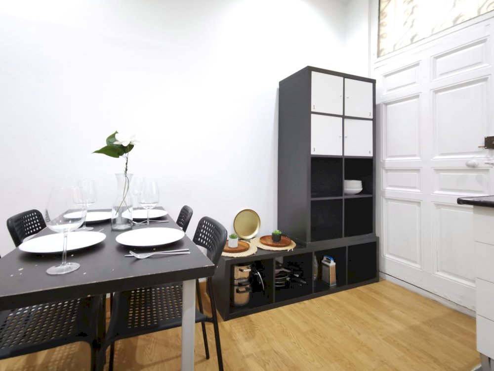 Spacious room in Bailén