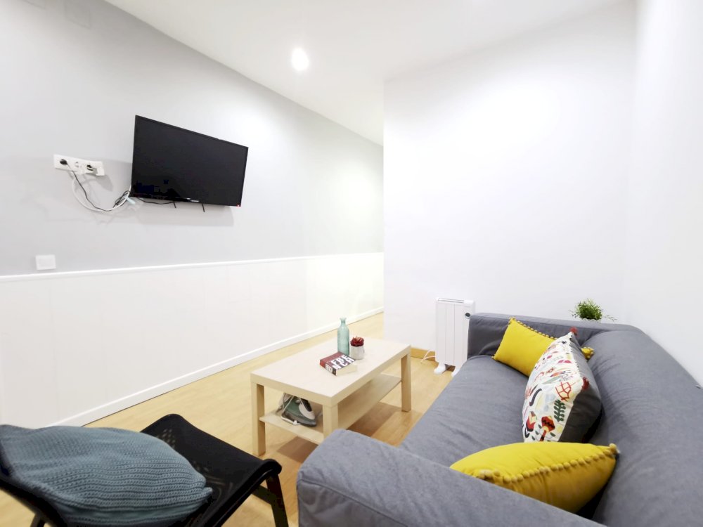 Spacious room in Bailén
