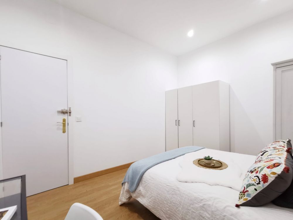 Spacious room in Bailén