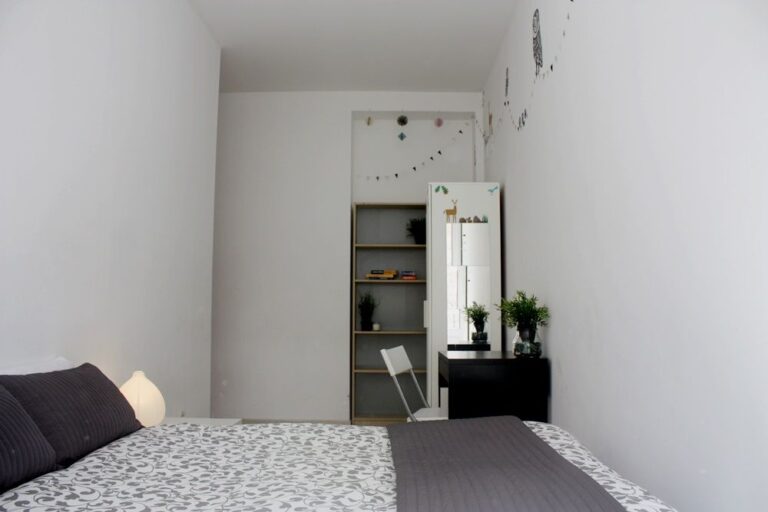 Beautiful room with balcony in Bordadores