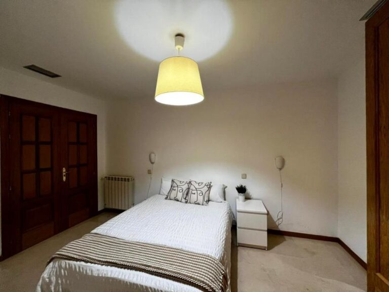 Nice double room in Sol