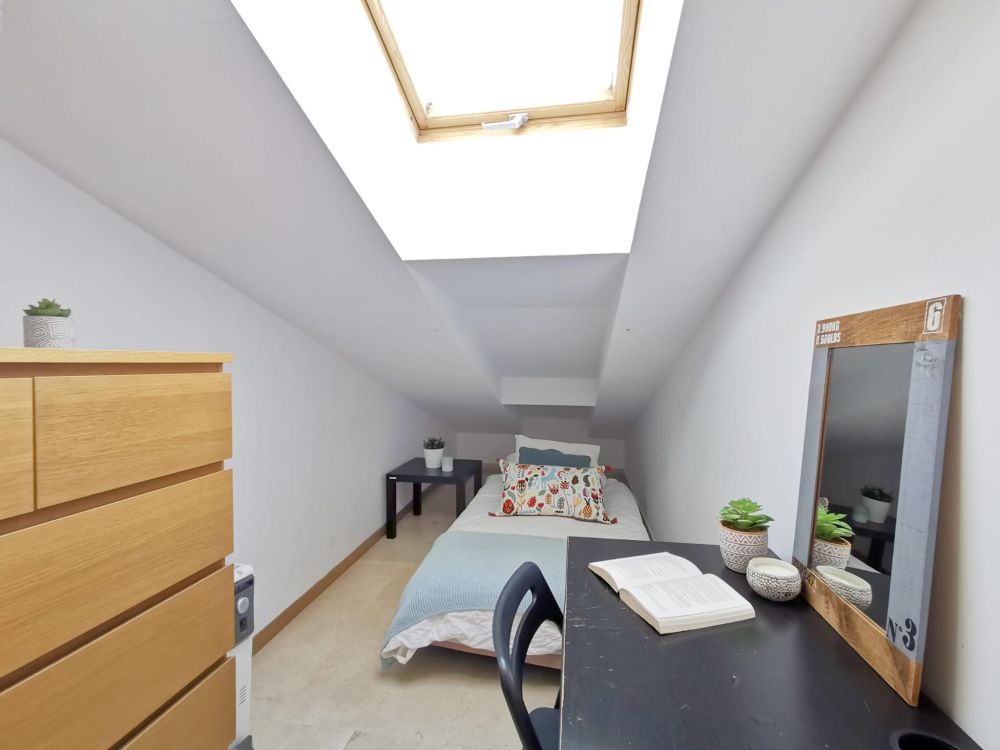 Modern room in Sol