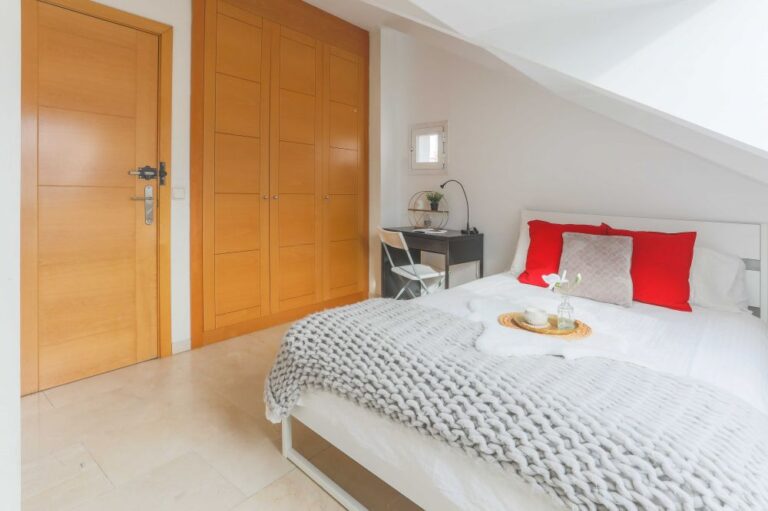 Wonderful room in the centre of Madrid