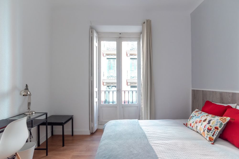Large and beautiful room in Chamberí