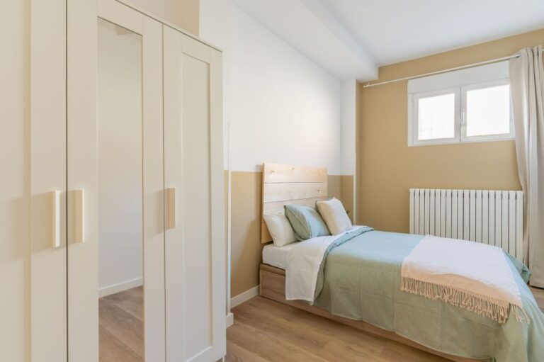 Habitación amplia en Cuatro Caminos
