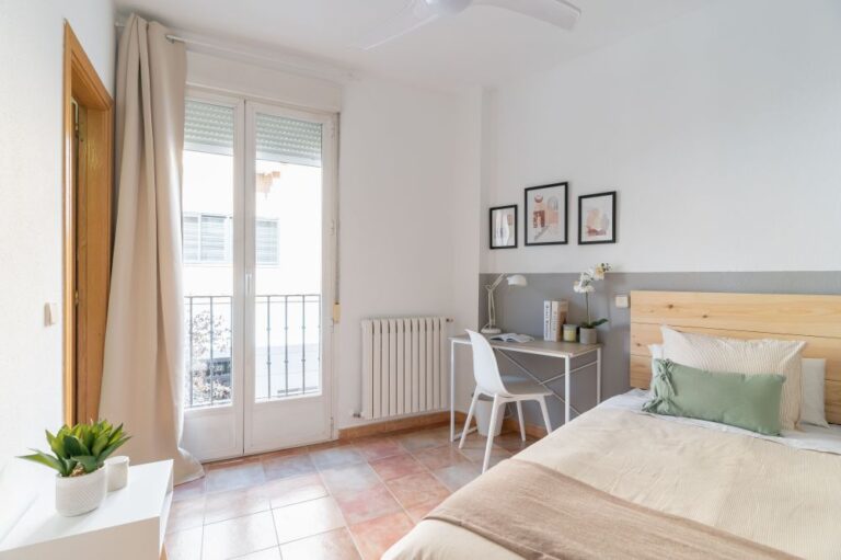 Excellent exterior room in Cuatro Caminos