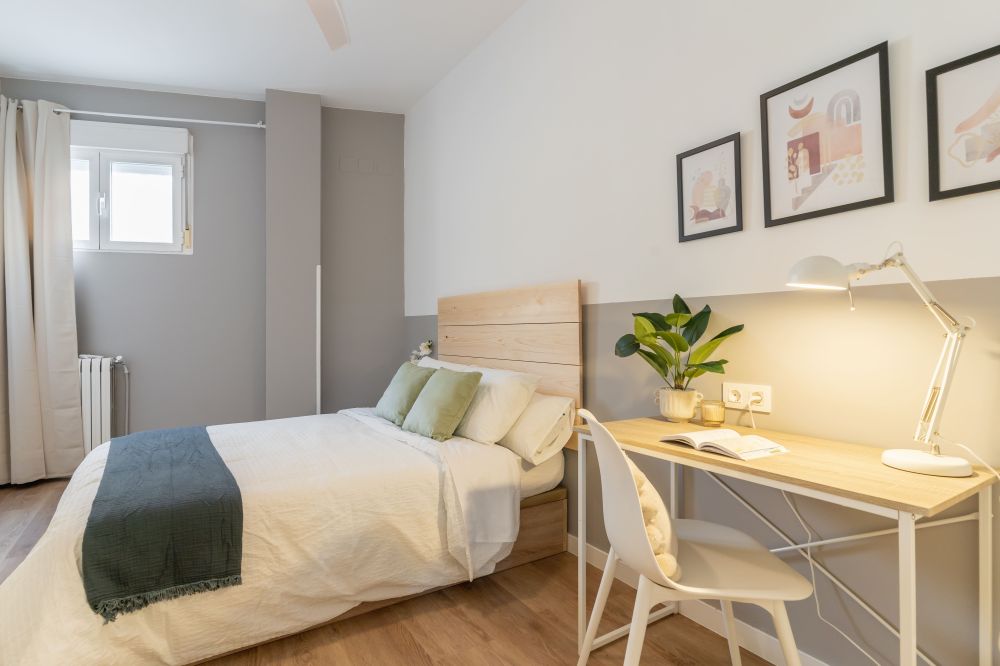Spacious double room in Cuatro Caminos