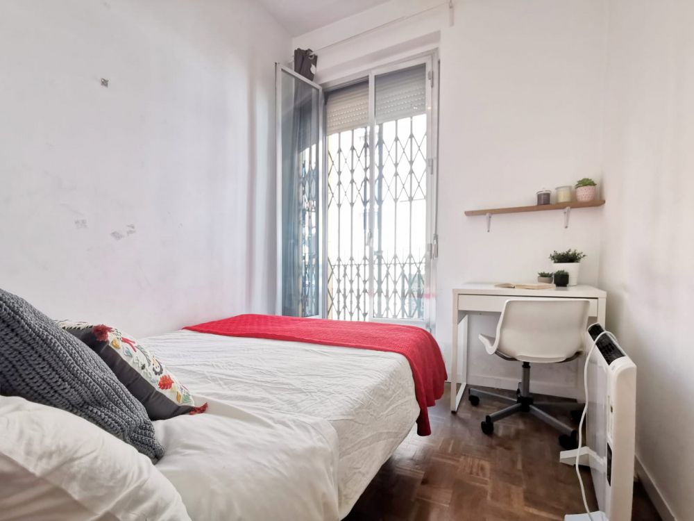 Bright room in the centre of Madrid