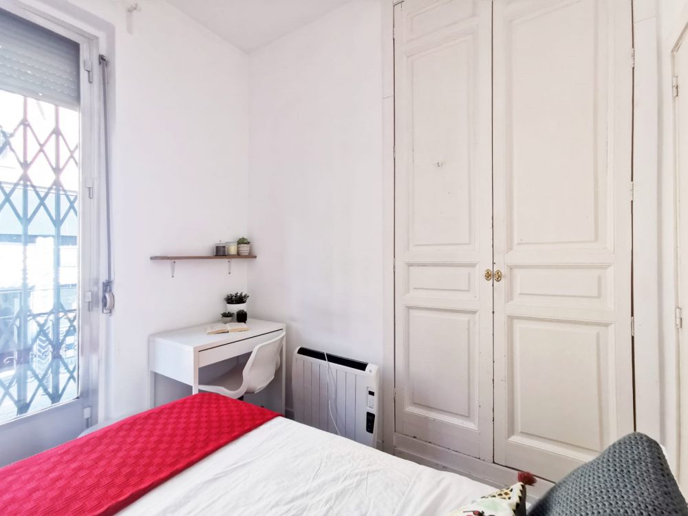 Bright room in the centre of Madrid
