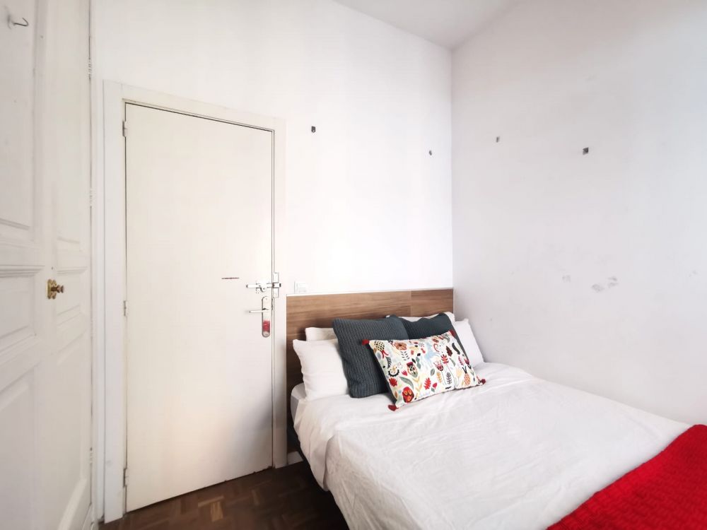 Bright room in the centre of Madrid
