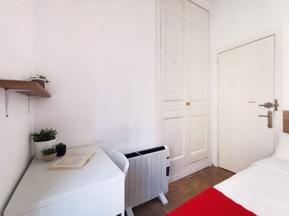 Bright room in the centre of Madrid