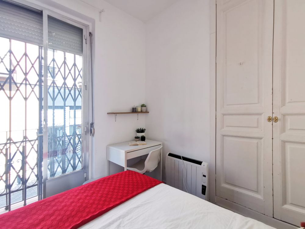 Bright room in the centre of Madrid