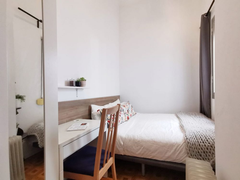 Nice double room in Madrid