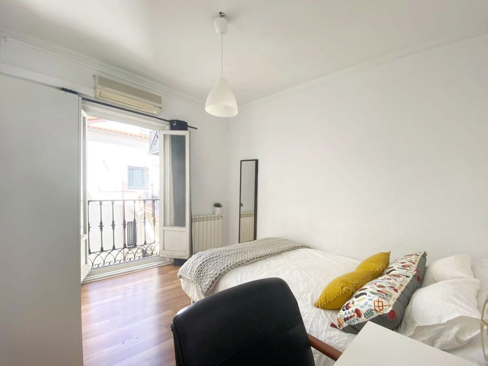 Stunning room in Calle Conde de Aranda