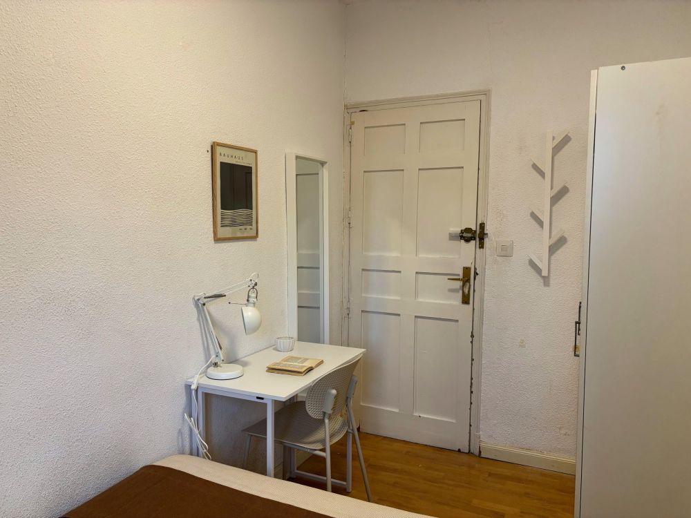 Lovely single room in Calle Conde de Aranda