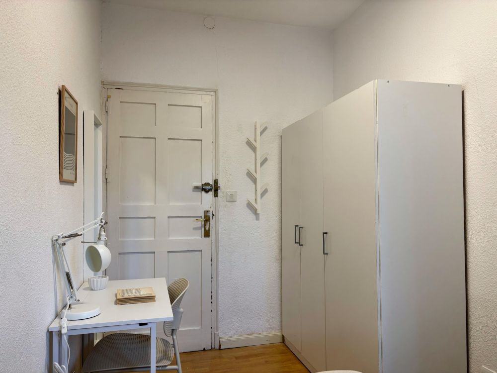 Lovely single room in Calle Conde de Aranda