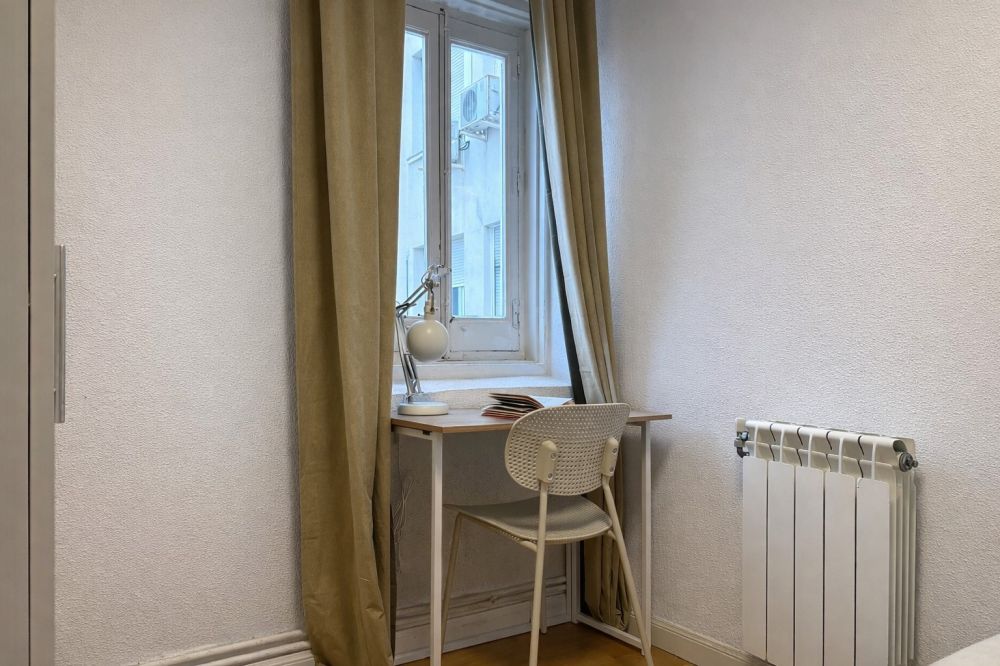 Single bedroom in Calle Conde de Aranda