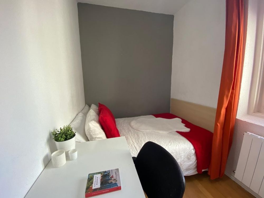 Beautiful single bedroom in Madrid