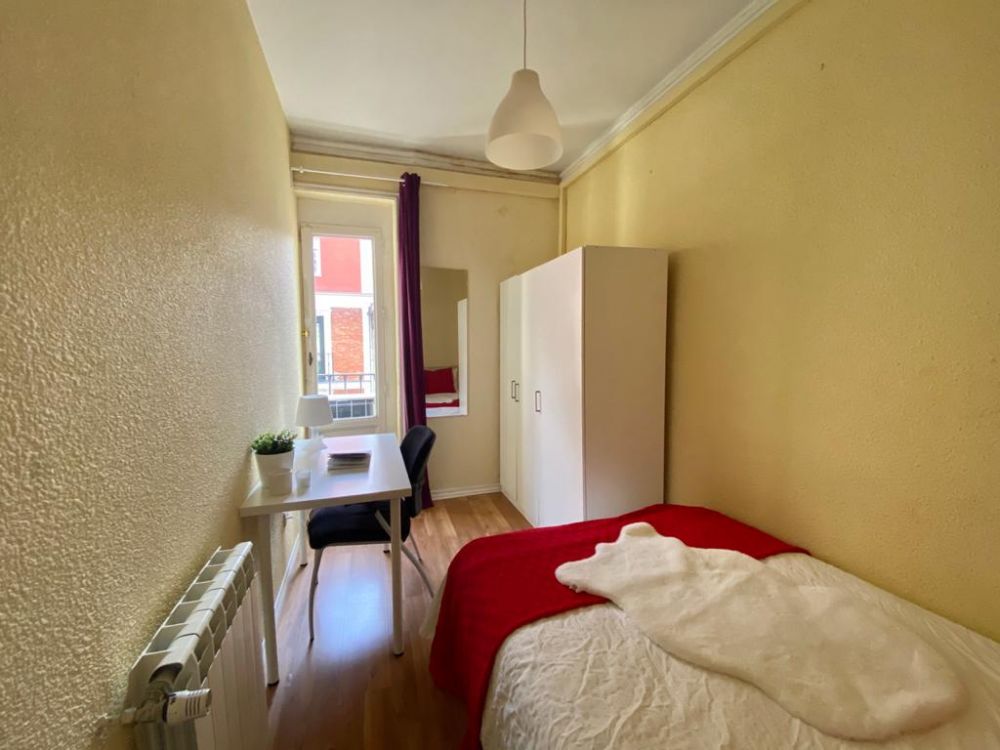 Cozy single room in Calle Conde de Aranda