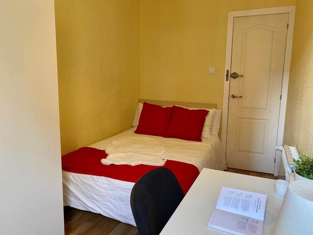 Cozy single room in Calle Conde de Aranda