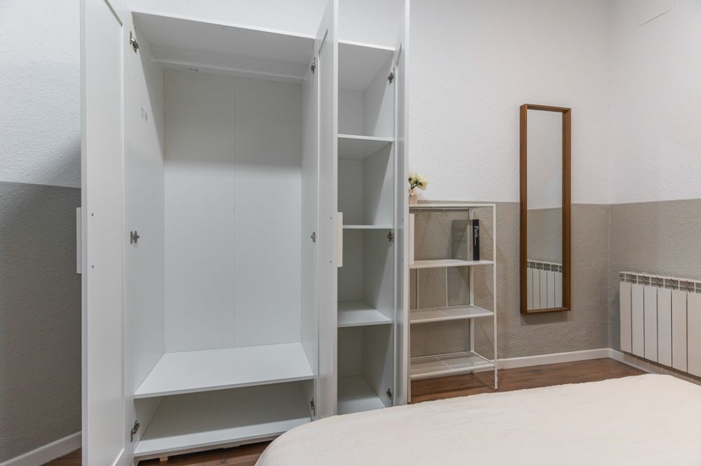 Room with balcony on Caños del Peral Street