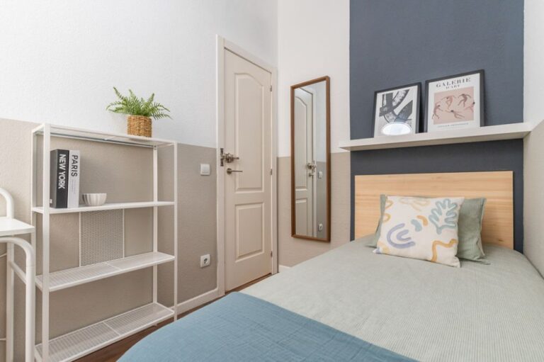 Modern room in Caños del Peral