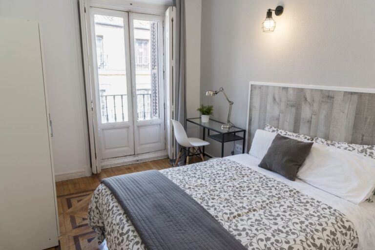 Lovely room in Conde de Romanones