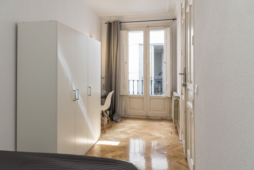 Bright room in Conde de Romanones